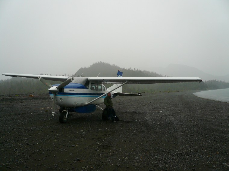 AlaskaIslandBeaverPlane2